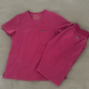 Figs Catarina one-pocket scrub top & Yola skinny scrub pants 2.0 Electric Orchid